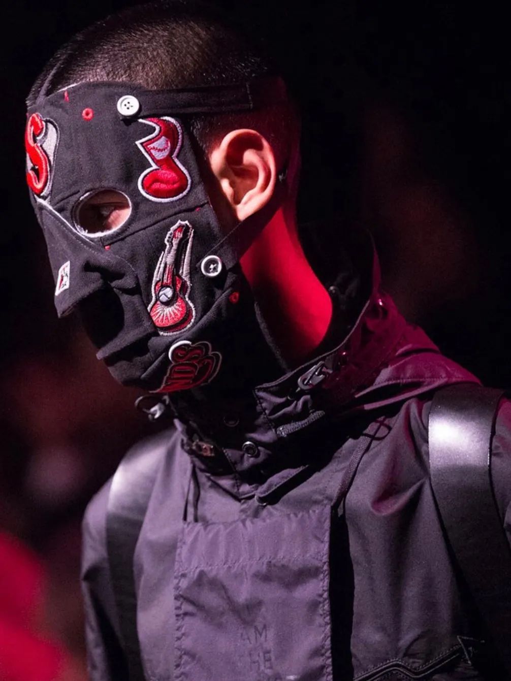 连吴赫都偏爱的「面具」，原来早就成为时装秀场的常客