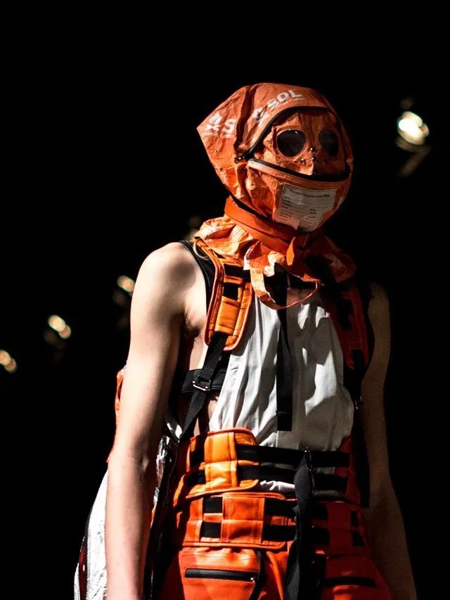 连吴赫都偏爱的「面具」，原来早就成为时装秀场的常客