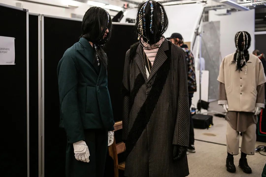 连吴赫都偏爱的「面具」，原来早就成为时装秀场的常客