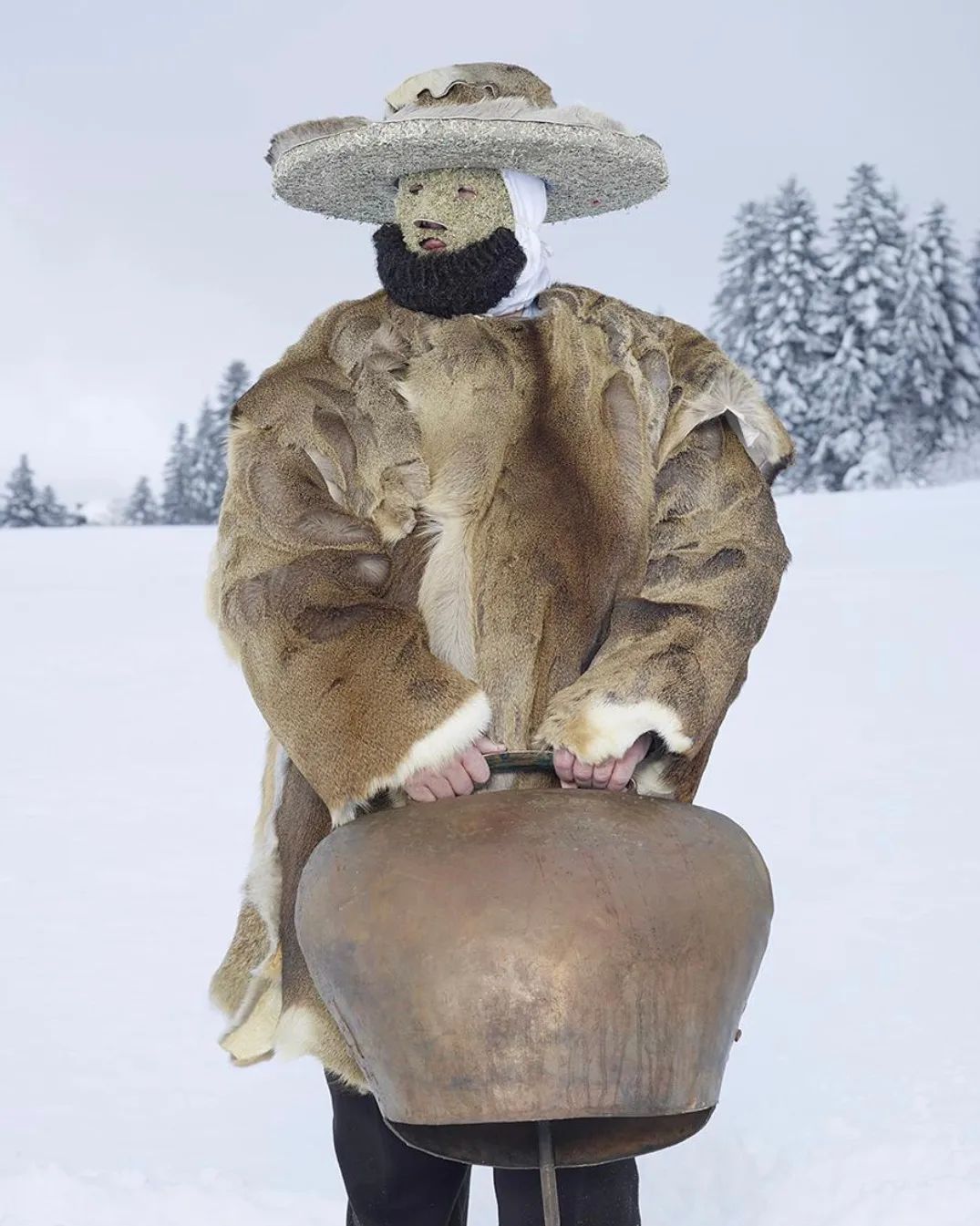 连吴赫都偏爱的「面具」，原来早就成为时装秀场的常客