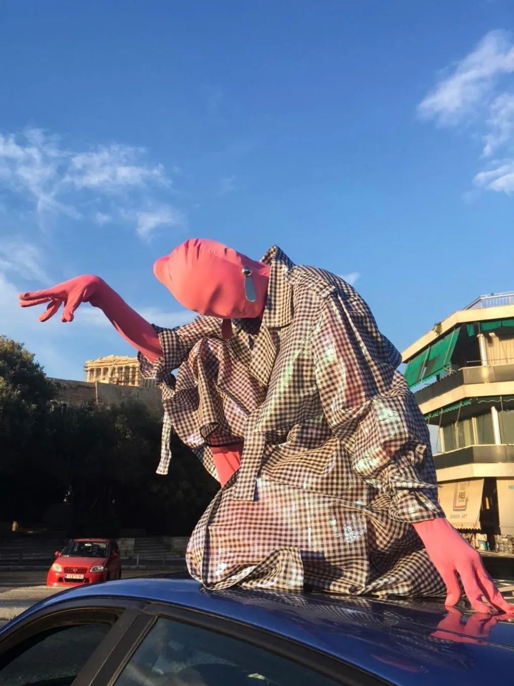 连吴赫都偏爱的「面具」，原来早就成为时装秀场的常客