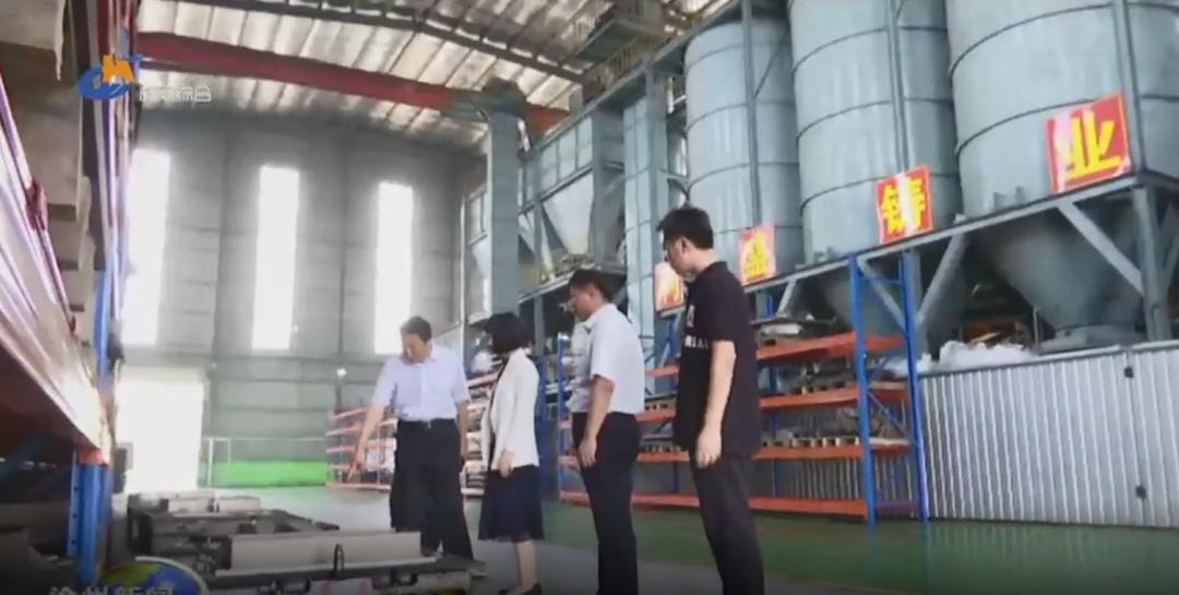 争做人民满意的公务员十佳个人,争创人民满意的公务员集体事迹