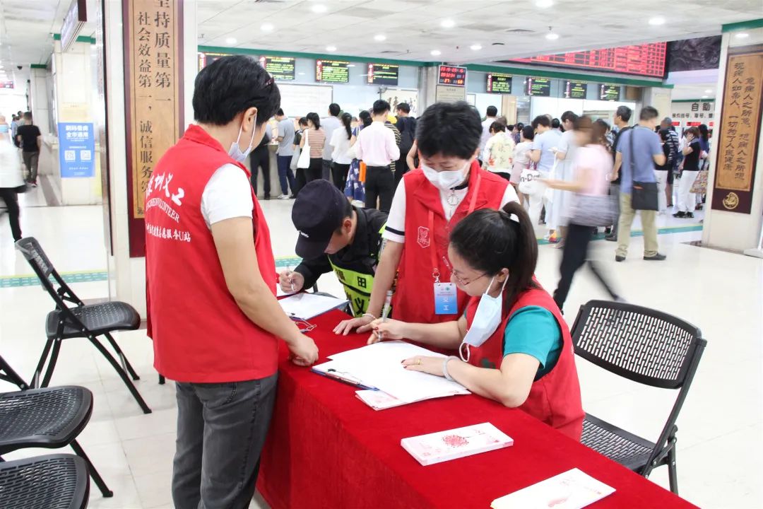 喜报！深圳市中医院荣登2020年度中国医院公益风云榜，摘取年度全国十佳公益影响力医院称号