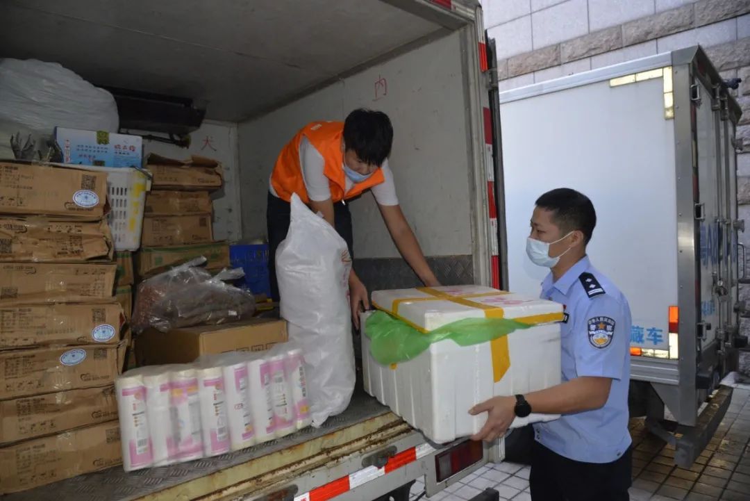【青年民警微视角】为了奋战的战友，他每天前送数以吨计的“温暖”——走进青年民警李汝芹的一天