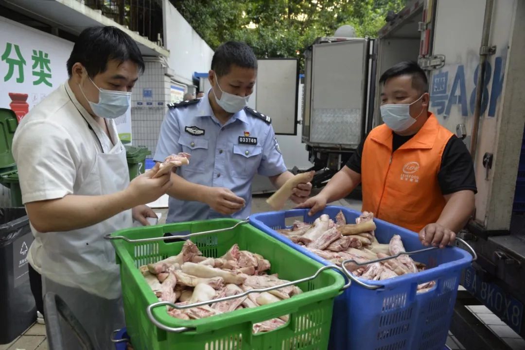 【青年民警微视角】为了奋战的战友，他每天前送数以吨计的“温暖”——走进青年民警李汝芹的一天
