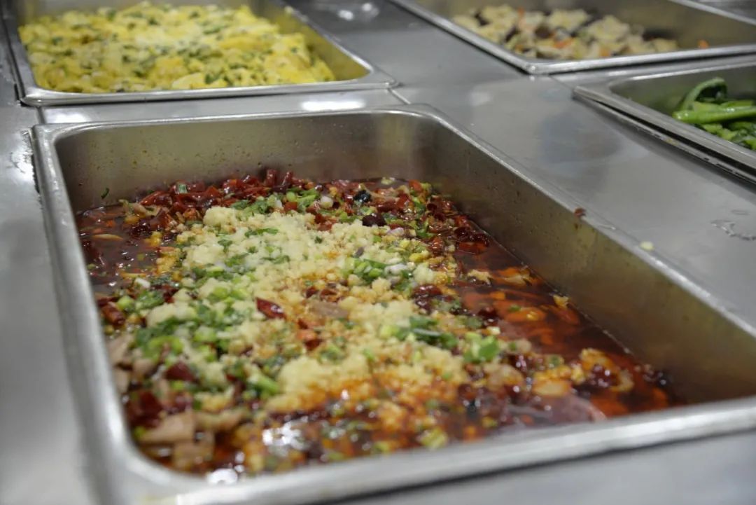 【青年民警微视角】为了奋战的战友，他每天前送数以吨计的“温暖”——走进青年民警李汝芹的一天