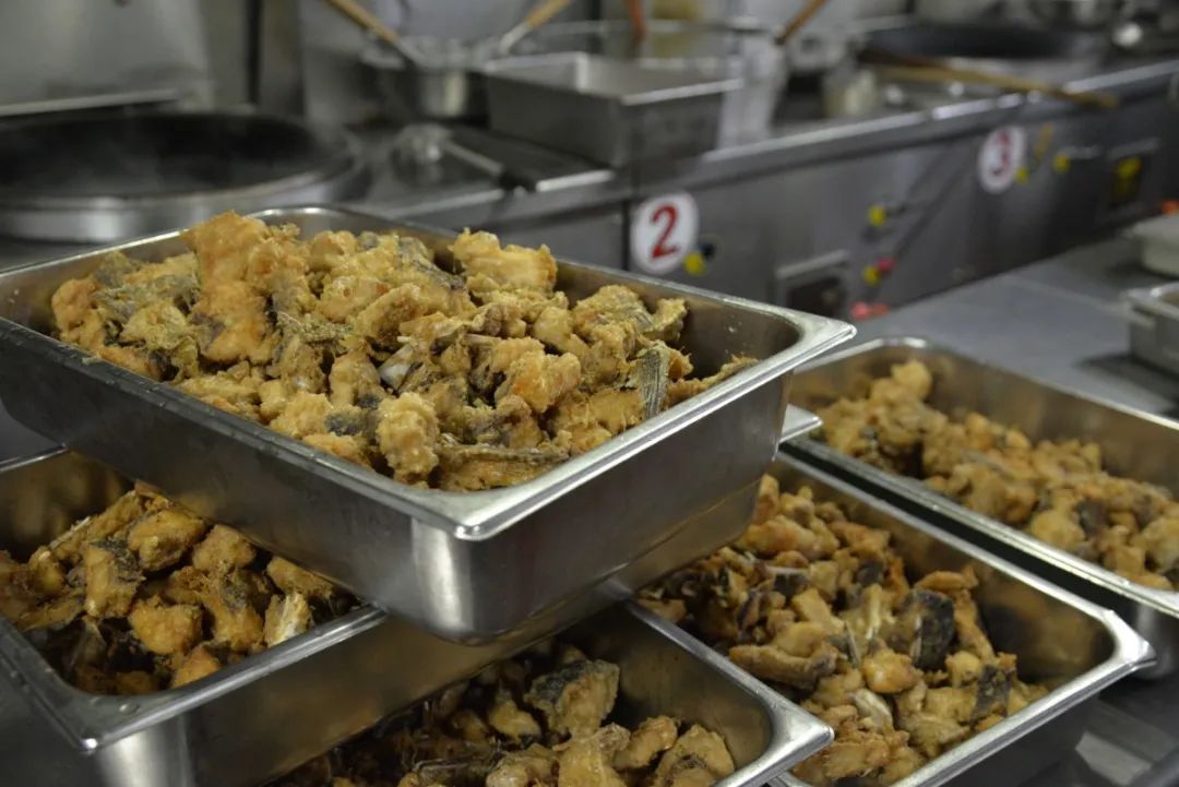 【青年民警微视角】为了奋战的战友，他每天前送数以吨计的“温暖”——走进青年民警李汝芹的一天