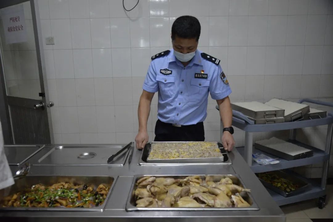 【青年民警微视角】为了奋战的战友，他每天前送数以吨计的“温暖”——走进青年民警李汝芹的一天