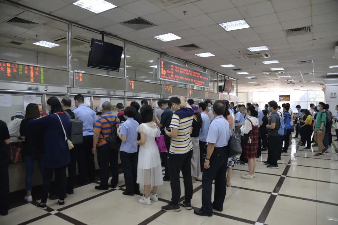 【青年民警微视角】为了奋战的战友，他每天前送数以吨计的“温暖”——走进青年民警李汝芹的一天