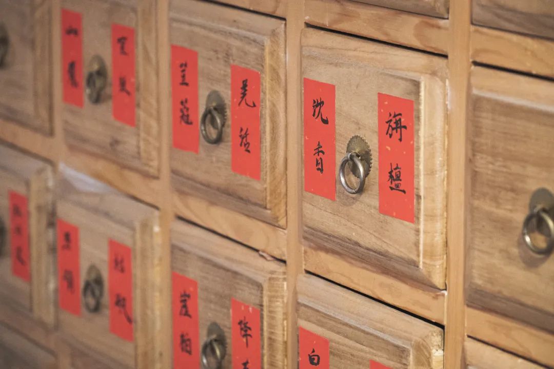 中国香膏vs国外香水,中国香膏vs外国香水