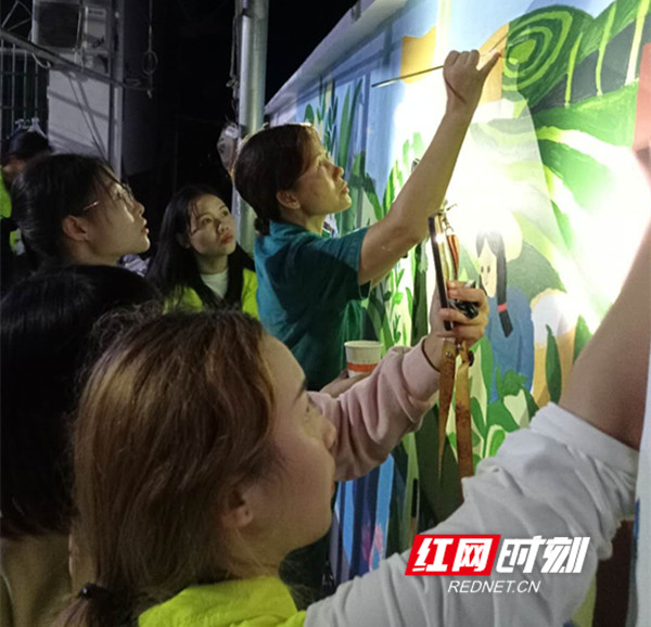 把课堂搬到田间地头,把课堂搬进田间地头