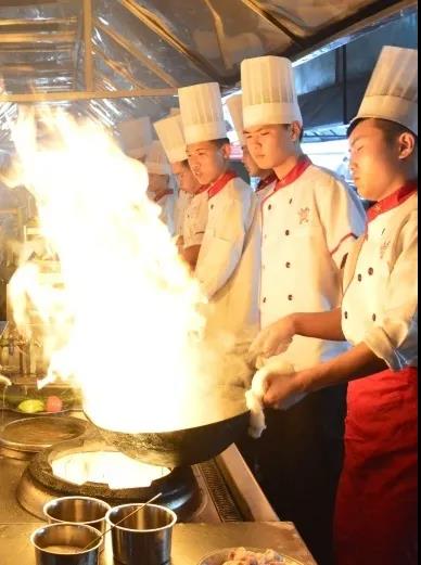 聊城蓝翔被开除的老师,山东蓝翔技校校长被查后续