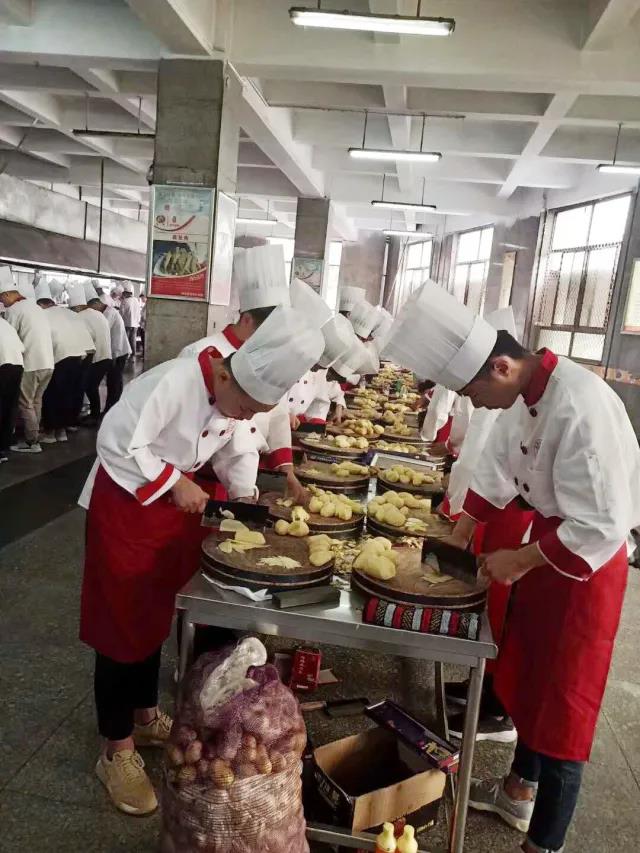 聊城蓝翔被开除的老师,山东蓝翔技校校长被查后续