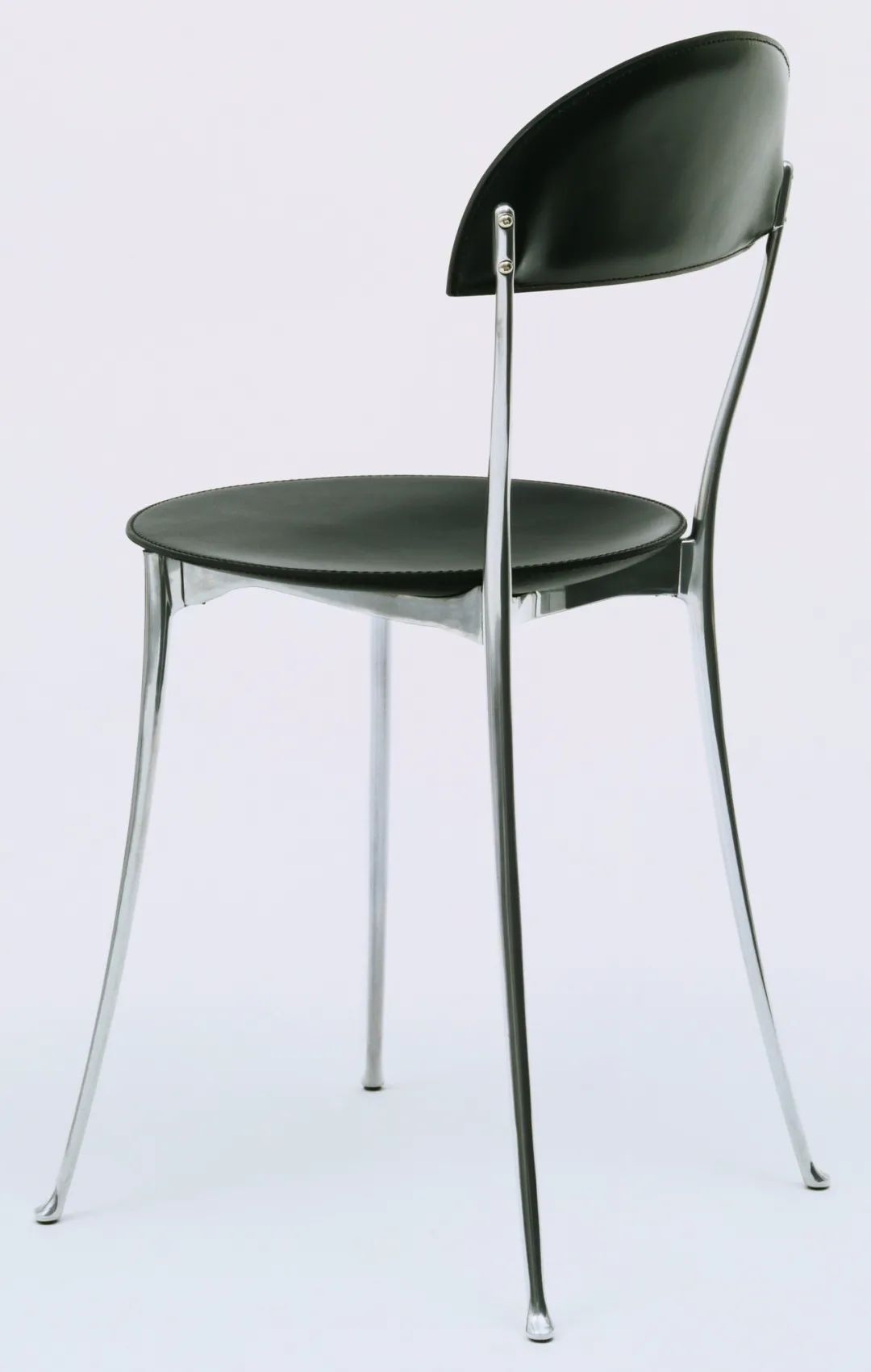 人们从博物馆认识EnzoMari，却把他的设计搬回家