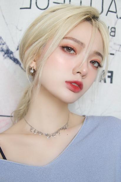 瑞丽25周年超级品牌日直播专场，跟着清华学霸女神一起来种草