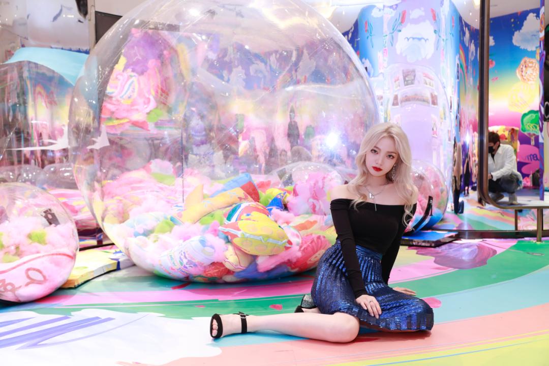 瑞丽25周年超级品牌日直播专场，跟着清华学霸女神一起来种草