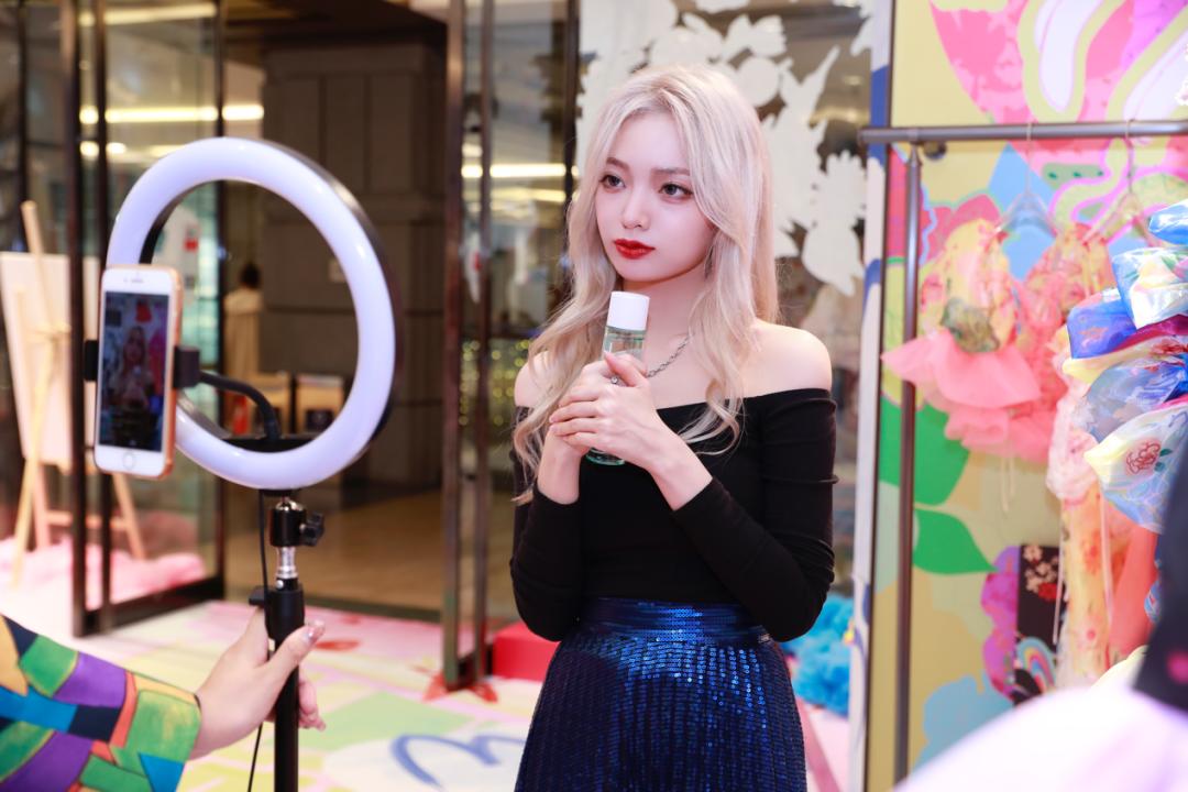 瑞丽25周年超级品牌日直播专场，跟着清华学霸女神一起来种草