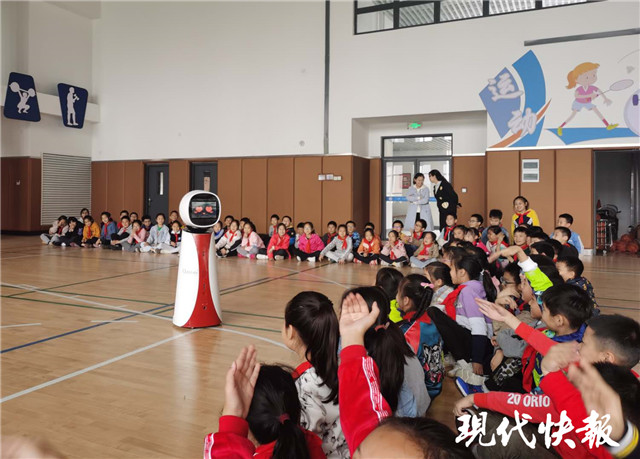 带着“奶牛”进课堂！快宝空降南京小行小学实力圈粉