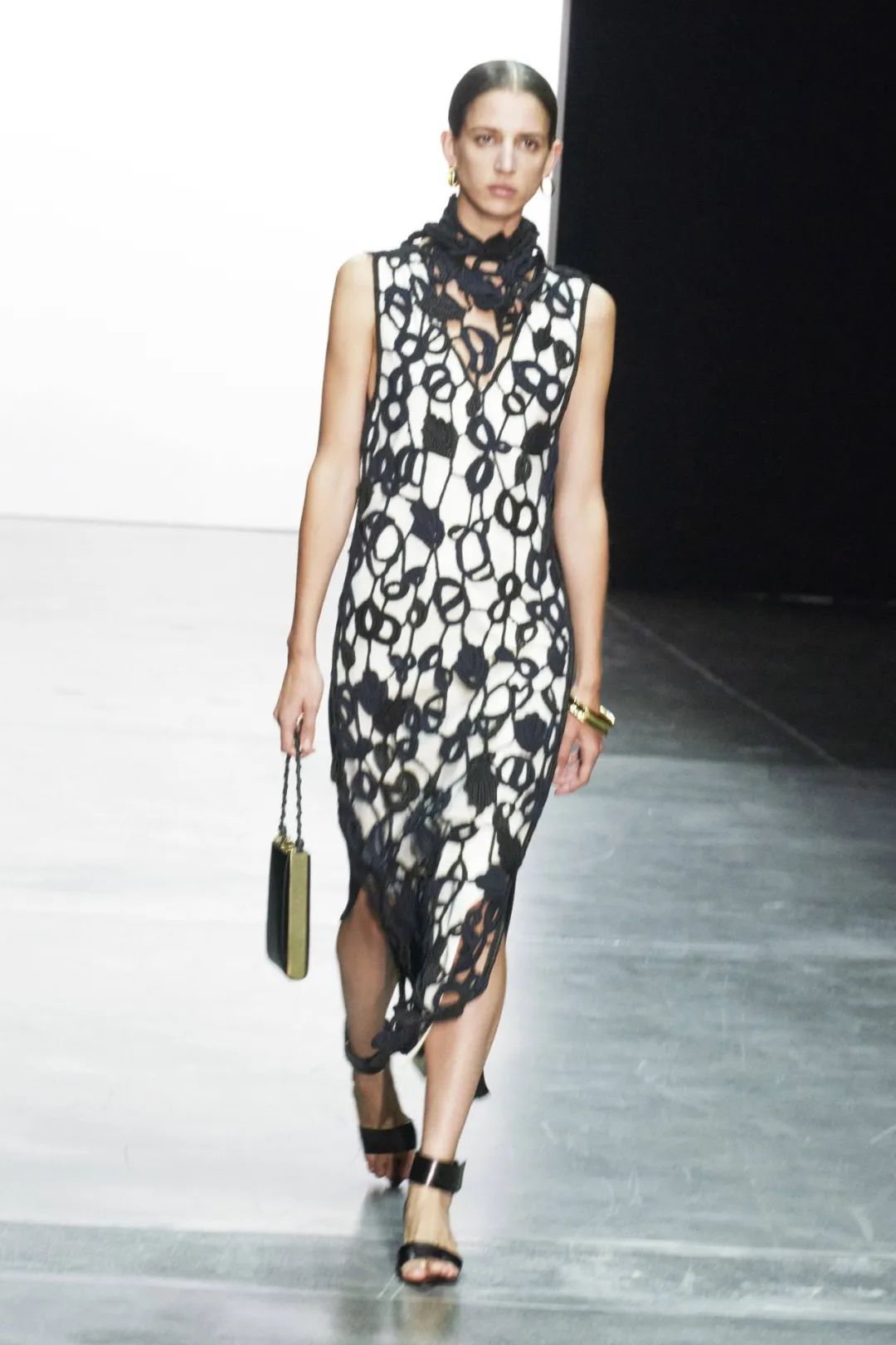 三天打鱼两天晒网|八戒的珍珠汗衫又在时尚圈翻红了