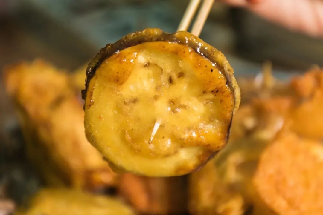 覆盖5个区,这7家“又小又旧”的炸串店,抚慰了不少深夜打工人