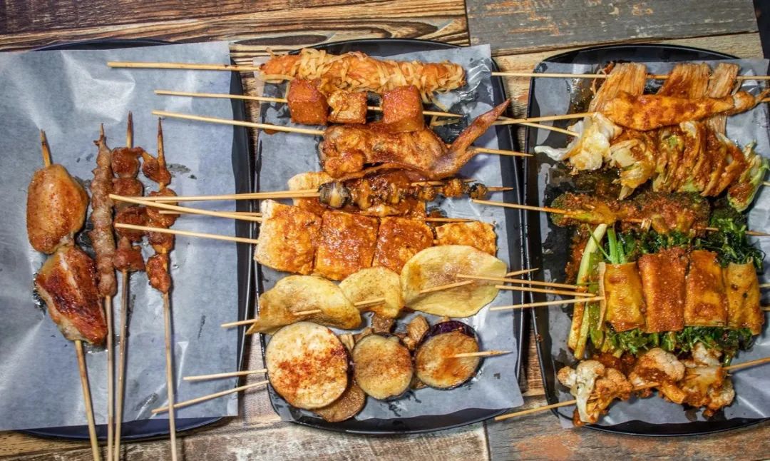 覆盖5个区,这7家“又小又旧”的炸串店,抚慰了不少深夜打工人