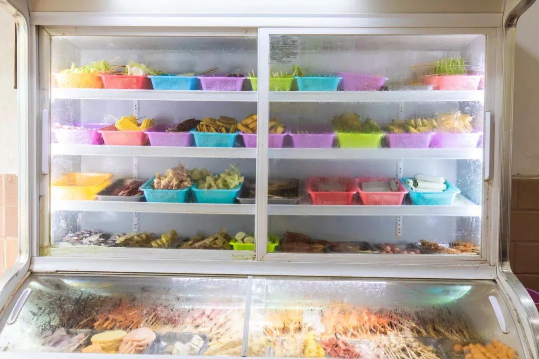 覆盖5个区,这7家“又小又旧”的炸串店,抚慰了不少深夜打工人