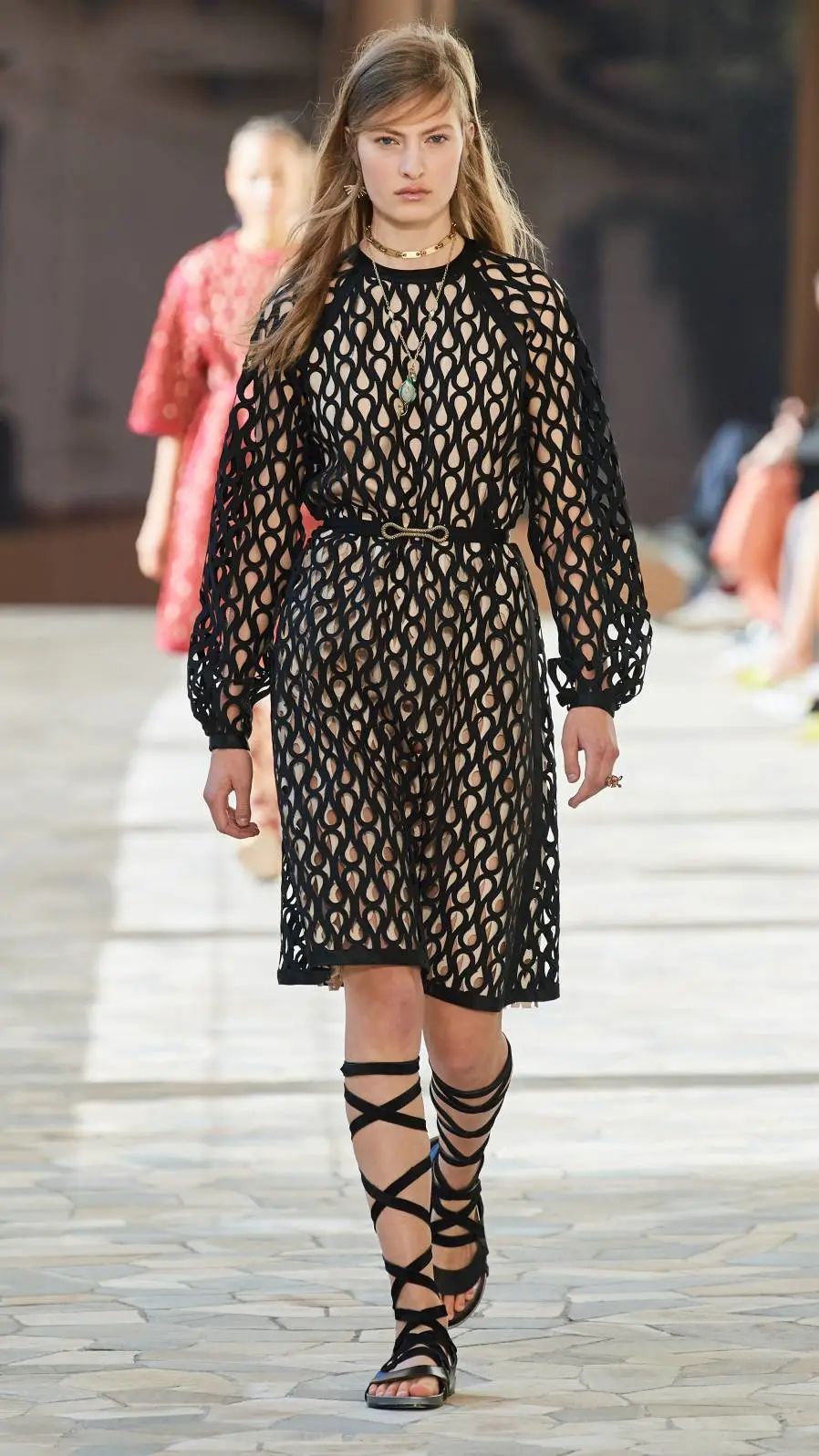 三天打鱼两天晒网|八戒的珍珠汗衫又在时尚圈翻红了