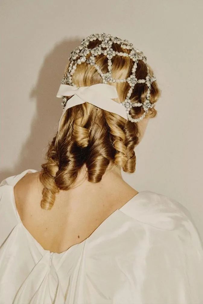 三天打鱼两天晒网｜八戒的珍珠汗衫又在时尚圈翻红了