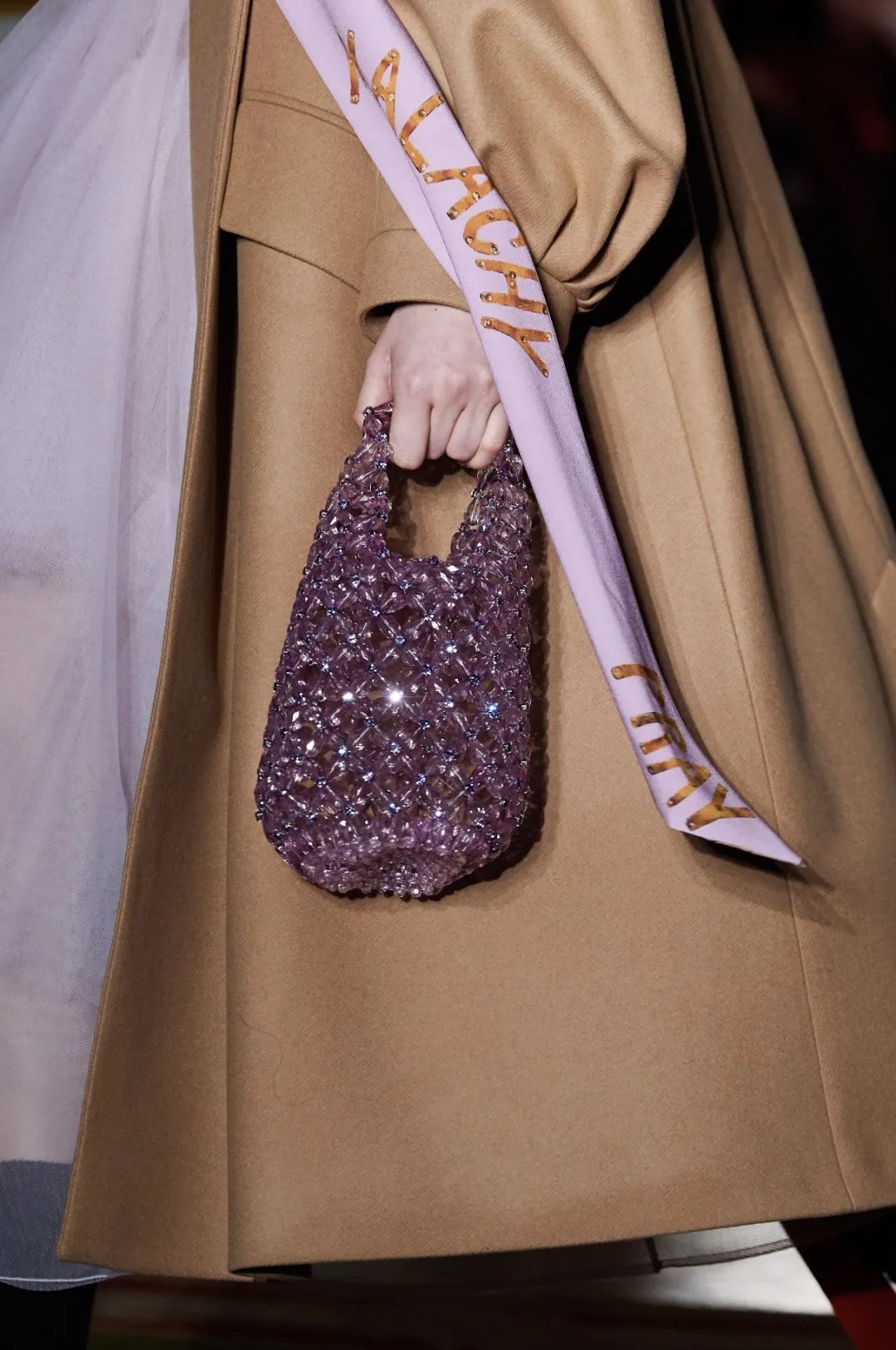 三天打鱼两天晒网｜八戒的珍珠汗衫又在时尚圈翻红了