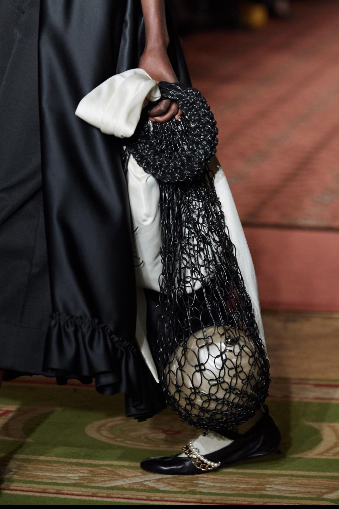 三天打鱼两天晒网|八戒的珍珠汗衫又在时尚圈翻红了