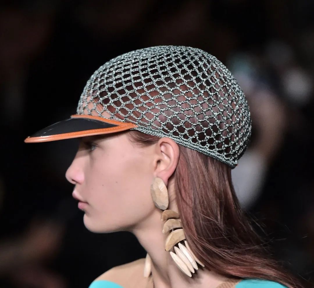 三天打鱼两天晒网|八戒的珍珠汗衫又在时尚圈翻红了