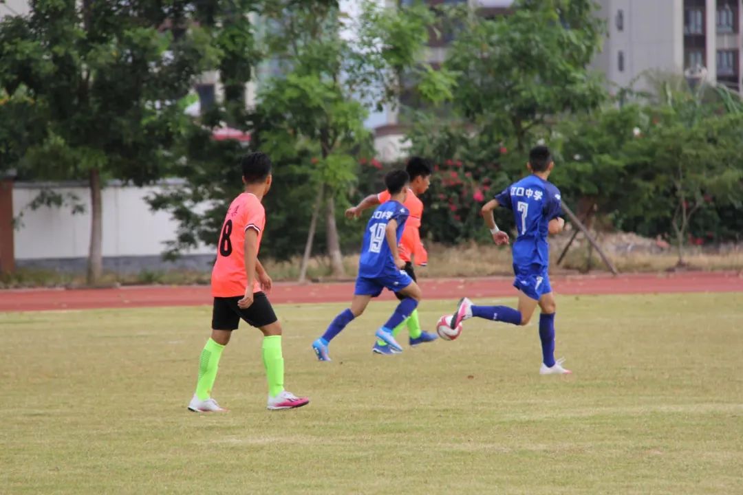 寰愬窞甯傞暱鏉潚灏戝勾鏍″洯瓒崇悆鑱旇禌,閮戝窞甯傞暱鏉潚灏戝勾瓒崇悆鑱旇禌