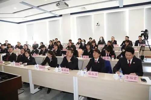 公主岭市监狱*党**委书记、监狱长叶鸿利受邀到长春城郊地区人民检察院，为该院2020年度巡回检查专班授课