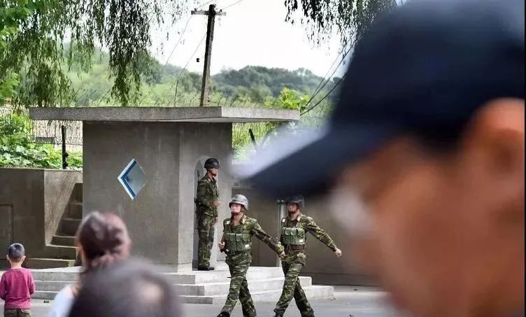 这是一个没有文盲的国家！泉州摄影师探秘实拍“朝鲜表情”