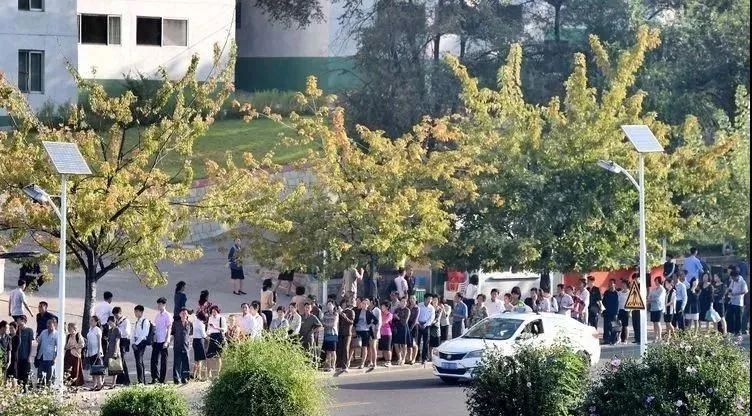 这是一个没有文盲的国家！泉州摄影师探秘实拍“朝鲜表情”