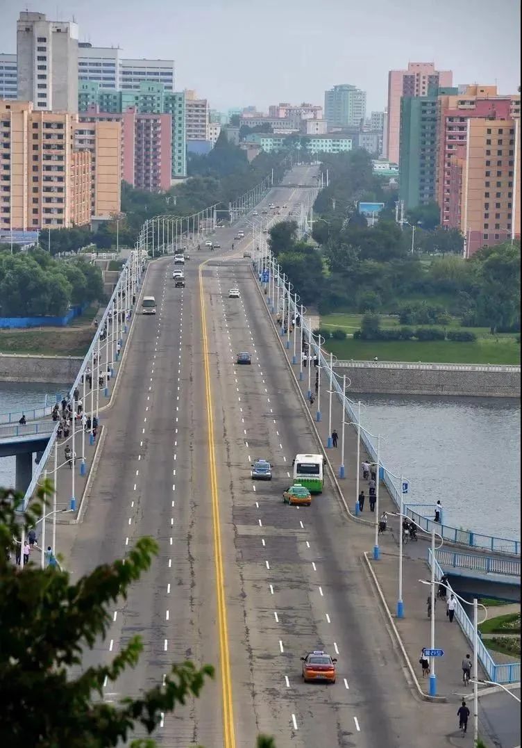 这是一个没有文盲的国家！泉州摄影师探秘实拍“朝鲜表情”