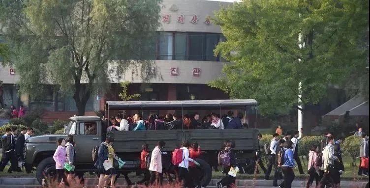 这是一个没有文盲的国家！泉州摄影师探秘实拍“朝鲜表情”