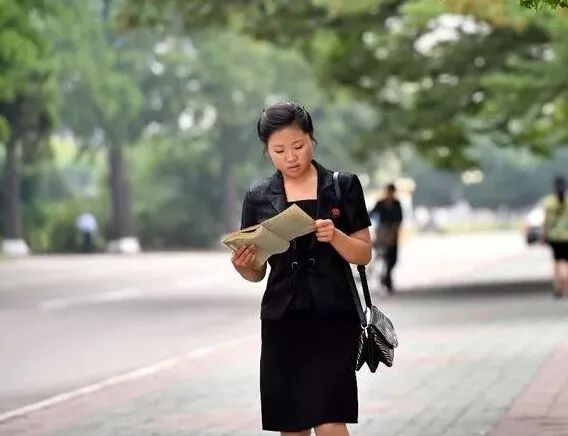 这是一个没有文盲的国家！泉州摄影师探秘实拍“朝鲜表情”