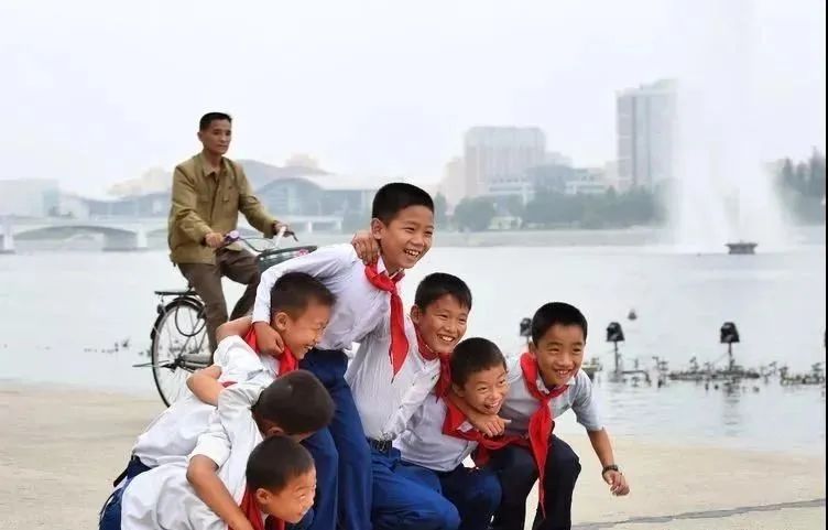 这是一个没有文盲的国家！泉州摄影师探秘实拍“朝鲜表情”