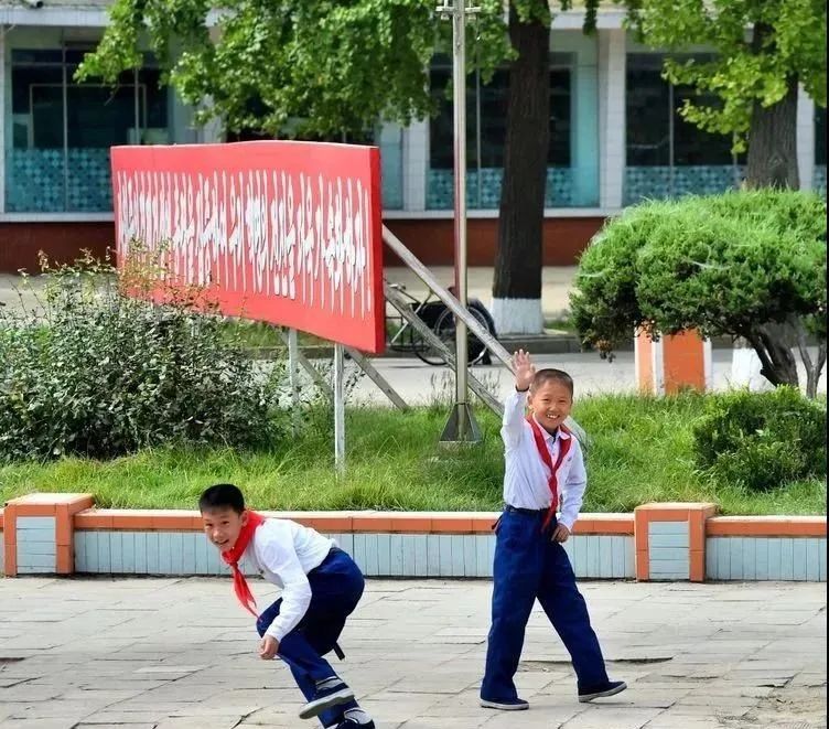 这是一个没有文盲的国家！泉州摄影师探秘实拍“朝鲜表情”