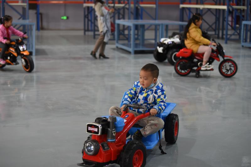 水上足球、童车试驾……新湖北路小学师生沉浸式体验“STEM”教育