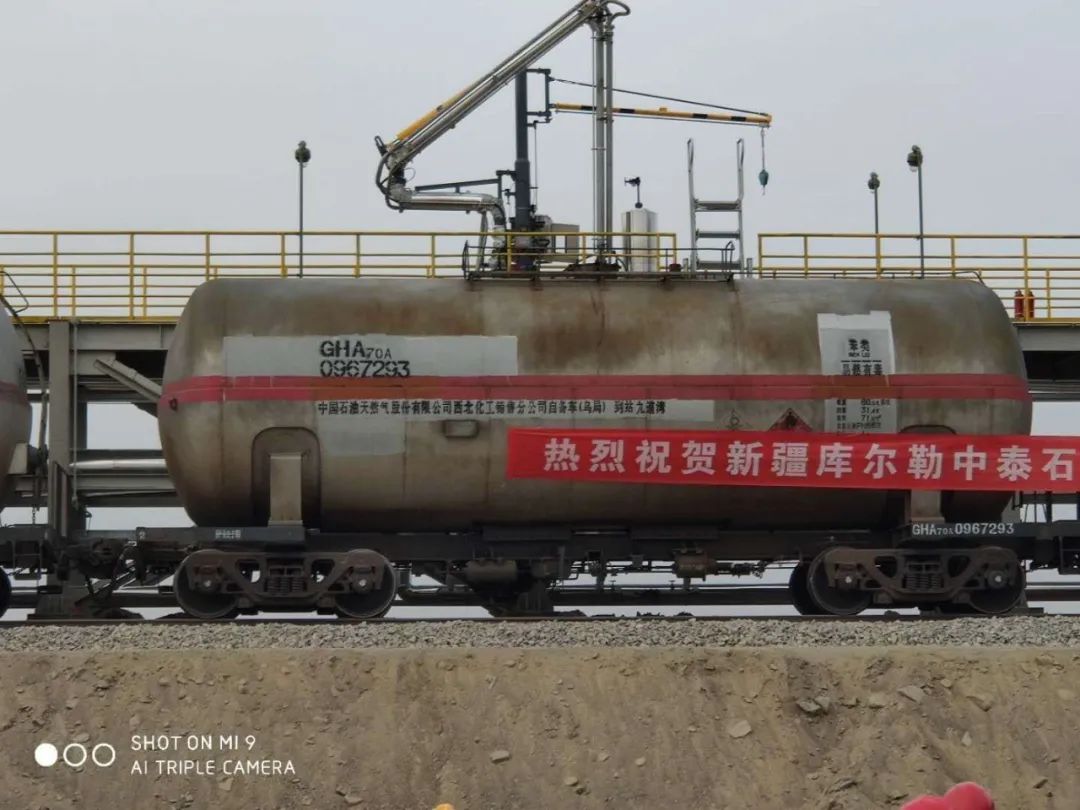 鍥涚榻愪笅,鍥涚榻愪笅浜烘墠寮曡繘