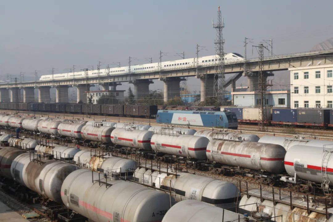 鍥涚榻愪笅,鍥涚榻愪笅浜烘墠寮曡繘