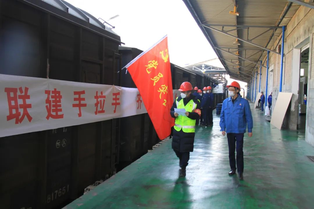 鍥涚榻愪笅,鍥涚榻愪笅浜烘墠寮曡繘