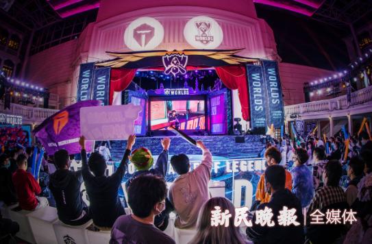 点竞上海丨东方明珠脚下惊现“巨龙”！S10终章大幕拉开，电竞热血点燃申城