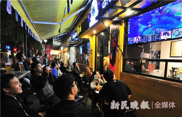 点竞上海丨东方明珠脚下惊现“巨龙”！S10终章大幕拉开，电竞热血点燃申城