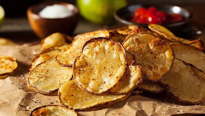 从土豆里吃到八大菜系,薯片为啥让*欲人**罢不能?|睡前聊一会儿