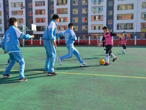 小学校园足球赛开赛,湖铁实验小学足球赛