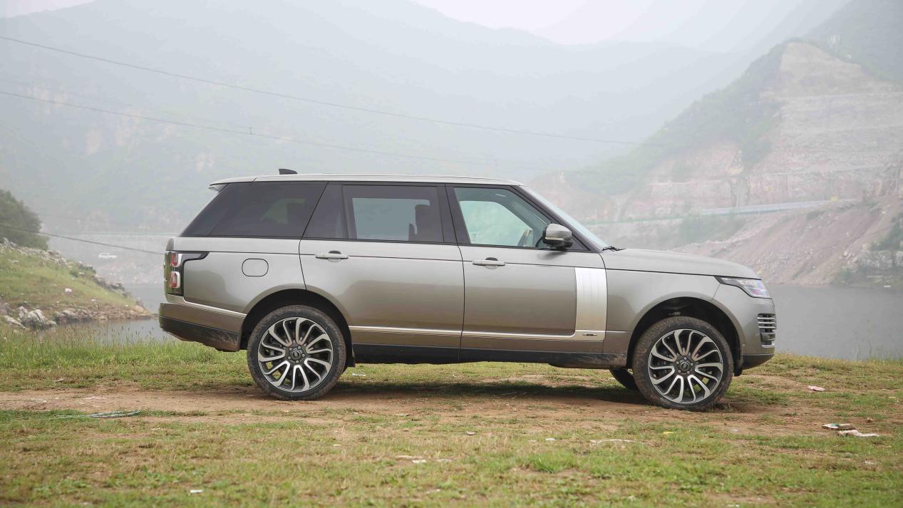 全新路虎揽胜巅峰创世加长版试驾,试驾路虎揽胜创世加长版2024款