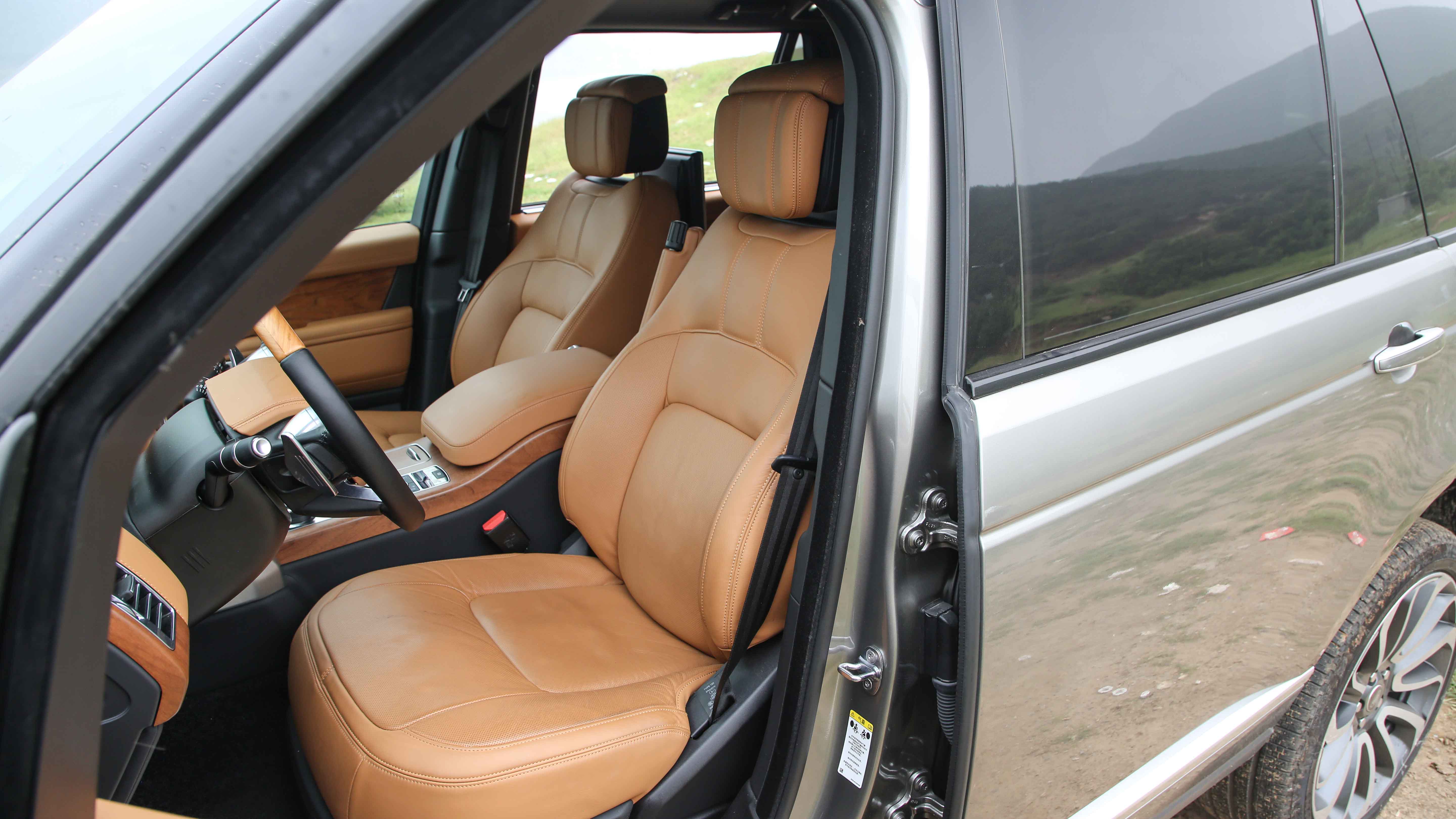 全新路虎揽胜巅峰创世加长版试驾,试驾路虎揽胜创世加长版2024款